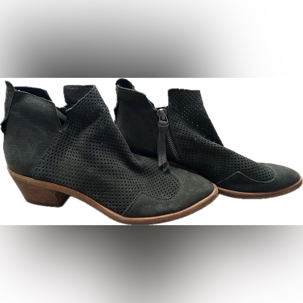Dolce Vita Black Pointed Booties